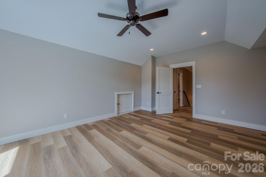 Spacious, unfurnished interior of a new home in , Asheville (Image 32).
