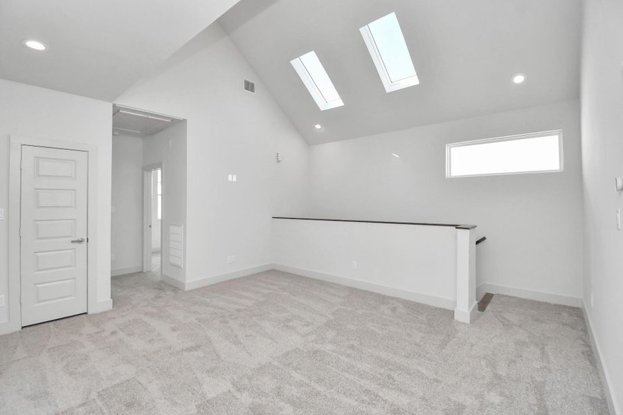 Spacious, unfurnished interior of a new home in Antigua, Houston (Image 32).