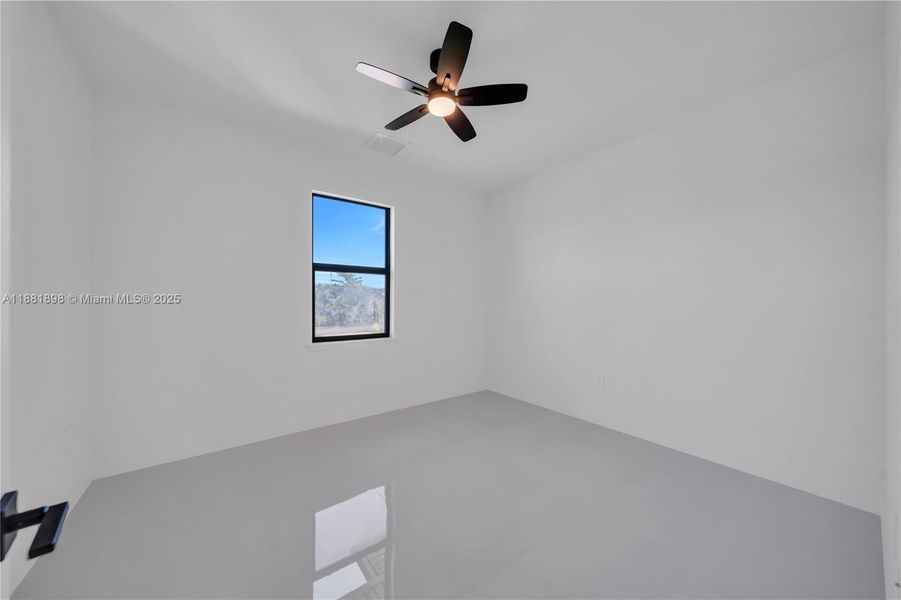 Spacious, unfurnished interior of a new home in , Lehigh Acres (Image 26).