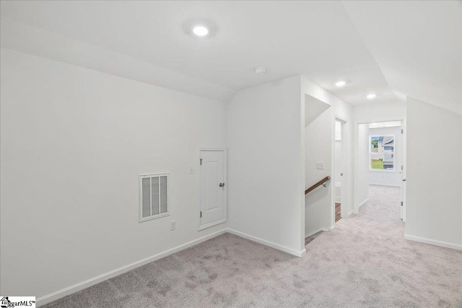 Spacious, unfurnished interior of a new home in Hazelwood, Boiling Springs (Image 23).