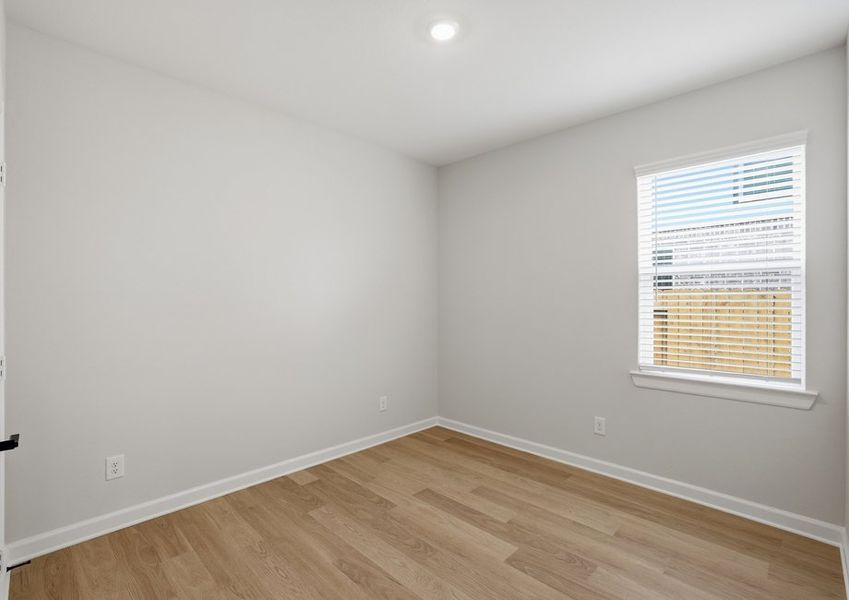 Oak - TX | Secondary Bedroom 1 – View 2 Oak - TX | Secondary Bedroom 1 – View 2