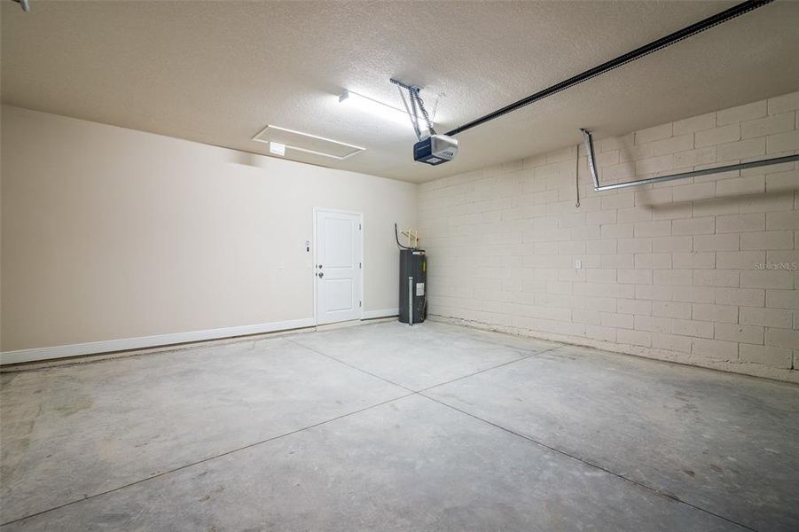 Spacious, unfurnished interior of a new home in , Ocala (Image 22).