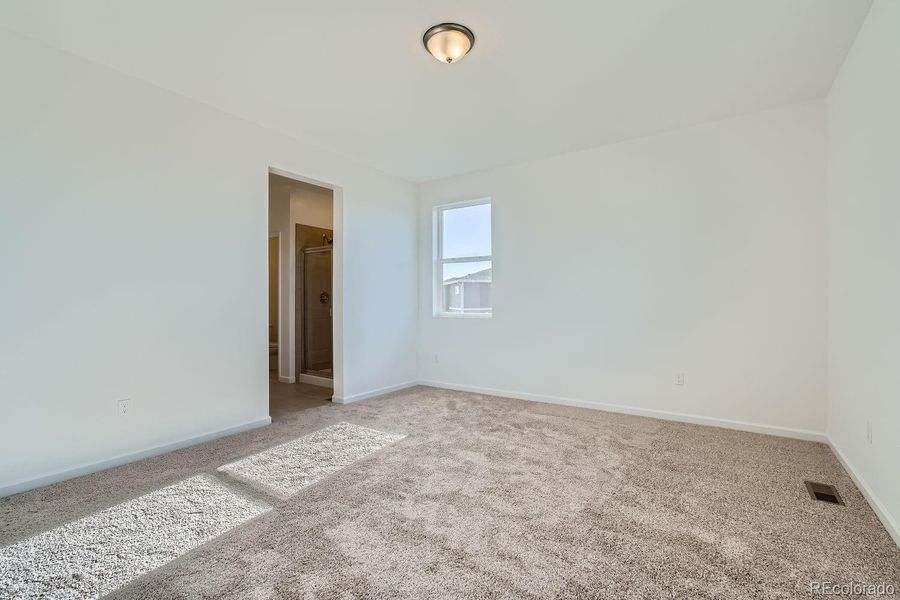 Spacious, unfurnished interior of a new home in Wolf Creek Run, Strasburg (Image 24).