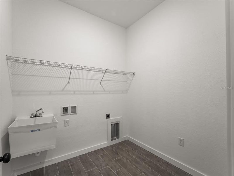 Spacious, unfurnished interior of a new home in , North Port (Image 41).