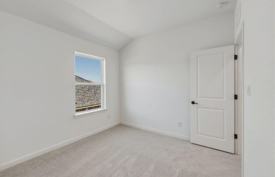 Spacious, unfurnished interior of a new home in Sunfield, Buda (Image 24).