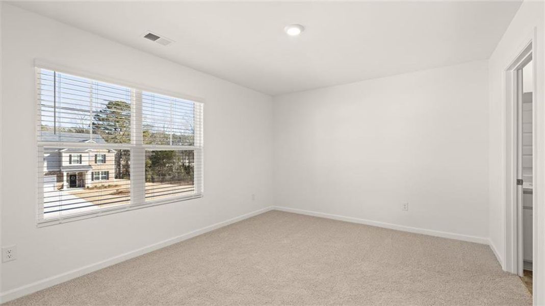 Spacious, unfurnished interior of a new home in Bridle Creek, Locust Grove (Image 36).