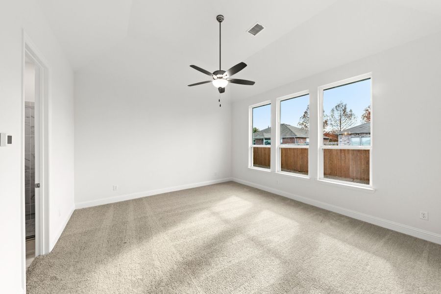 Representative unfurnished interior of a home built from the The Rio Grande Executive by UnionMain Homes in Wildflower Ranch, Justin (Image 20).