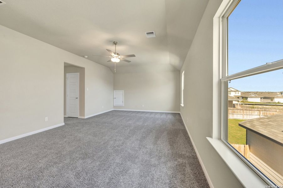 Spacious, unfurnished interior of a new home in Park Place, New Braunfels (Image 23).