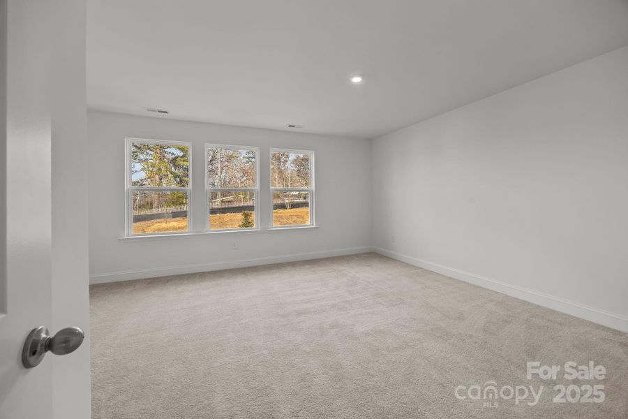 Spacious, unfurnished interior of a new home in Bell Glen, Charlotte (Image 36).