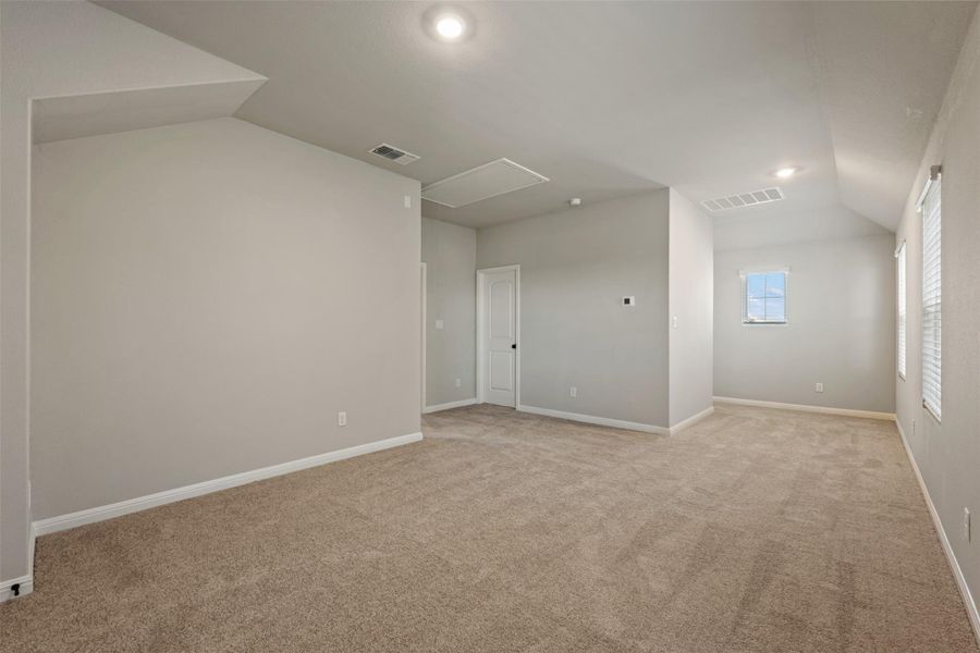 Spacious, unfurnished interior of a new home in Cannon Ranch, Dripping Springs (Image 13).