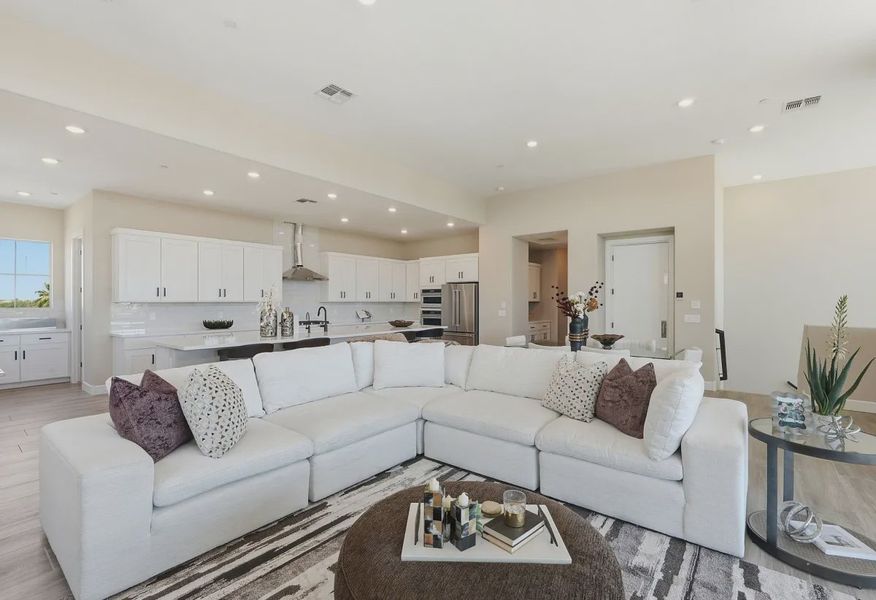 Encanterra Crescendo HS 2524 Great Room - 6 of 17