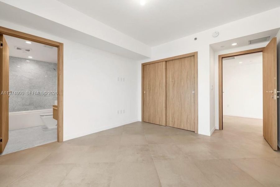 Spacious, unfurnished interior of a new home in , Bay Harbor Islands (Image 22).