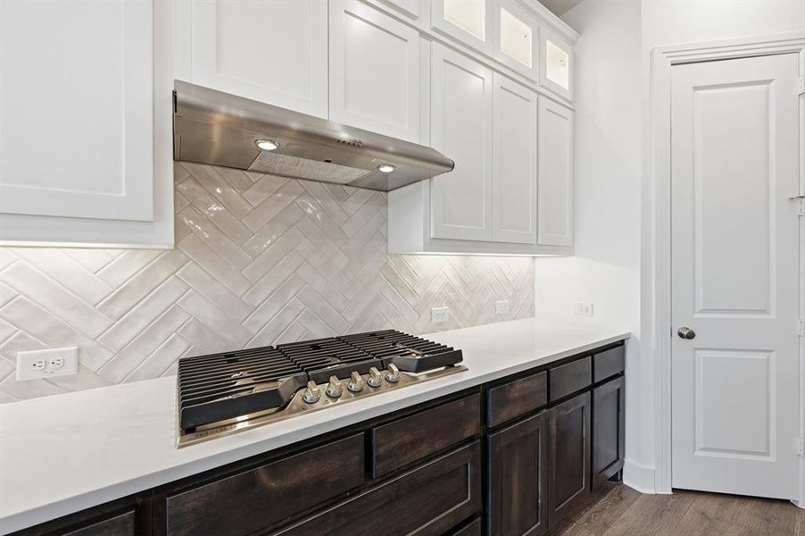 Furnished interior view inside a new home in Dove Hollow, Waxahachie (Image 6).
