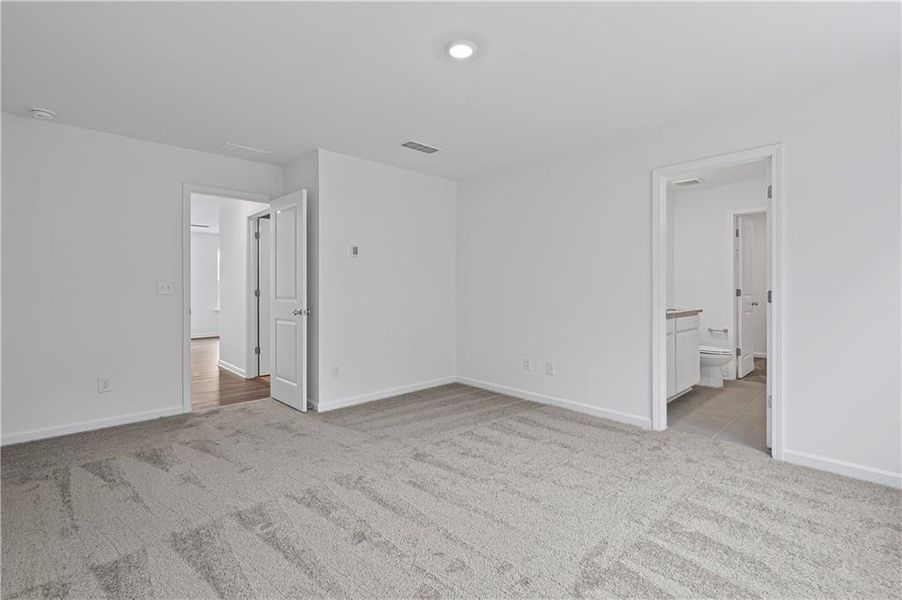 Spacious, unfurnished interior of a new home in Avery Ridge, Gainesville (Image 5).