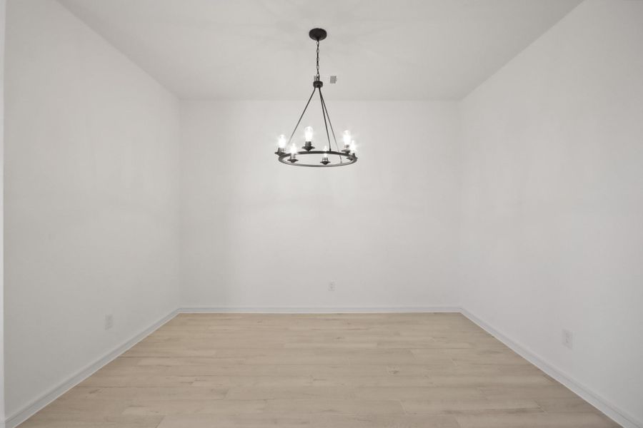 Charming dining area (*Photo not of actual home and used for illustration purposes only.)