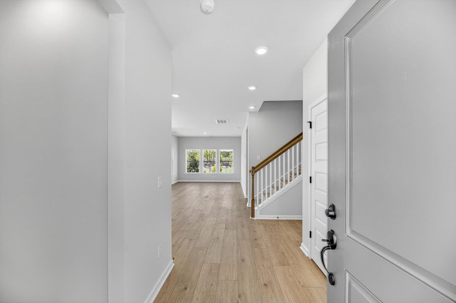 Spacious, unfurnished interior of a new home in Carnes Crossroads, Summerville (Image 10).