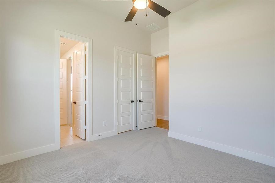 Spacious, unfurnished interior of a new home in Sweetgrass, Haslet (Image 19).