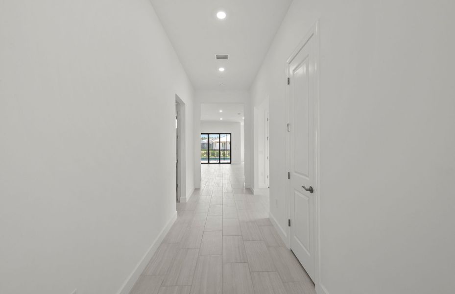 Spacious, unfurnished interior of a new home in Terreno, Naples (Image 11).