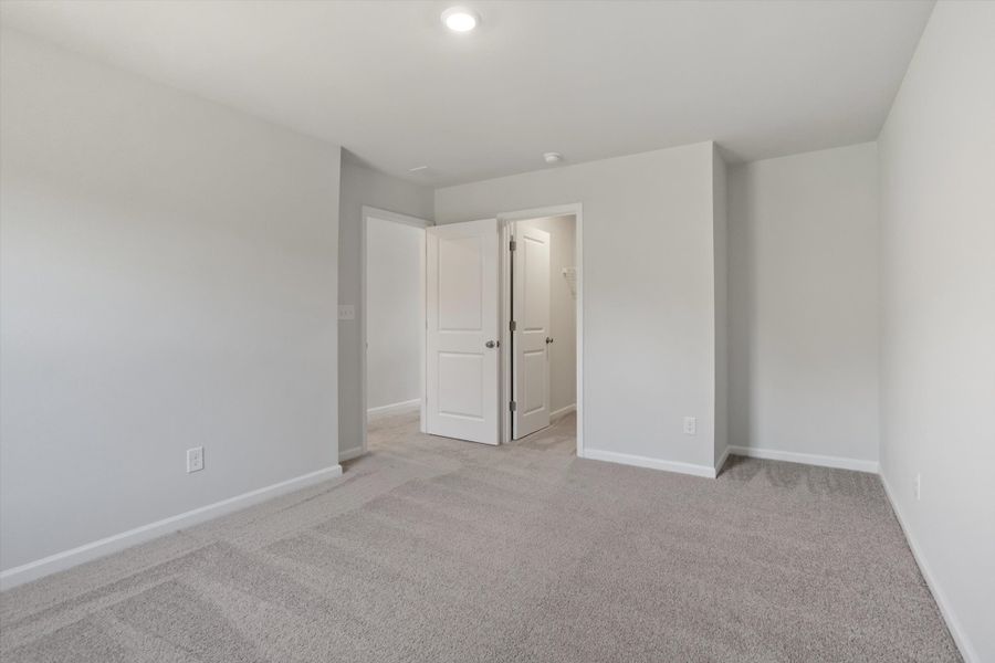 Spacious, unfurnished interior of a new home in Cambridge Reserve, Angier (Image 26).