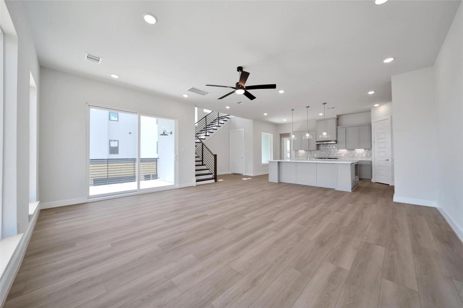 Spacious, unfurnished interior of a new home in Lago Pointe, Seabrook (Image 12).