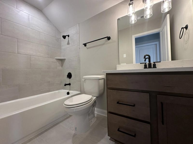 Monroe B Bathroom 4 Monroe B Bathroom 4