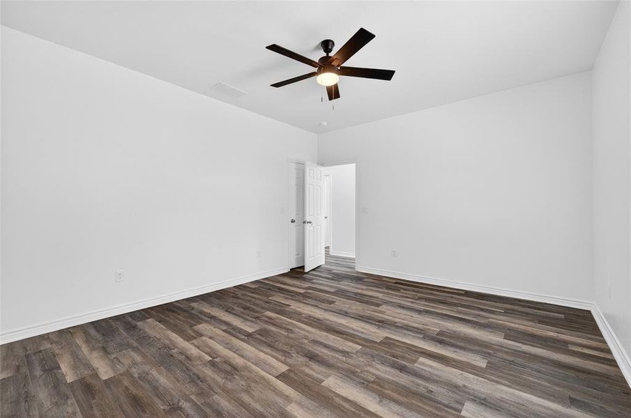 Spacious, unfurnished interior of a new home in , Denison (Image 39).