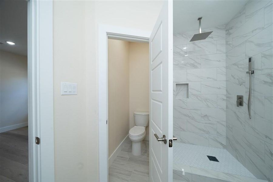 Furnished interior view inside a new home in , Dallas (Image 6).