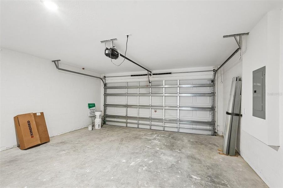 Spacious, unfurnished interior of a new home in Port Charlotte, Port Charlotte (Image 32).
