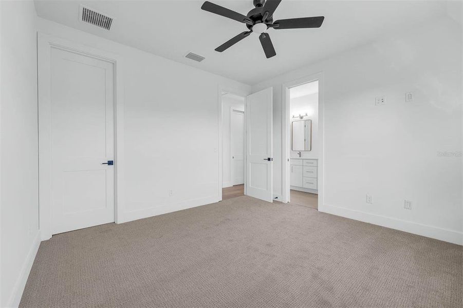 Spacious, unfurnished interior of a new home in , Orlando (Image 23).