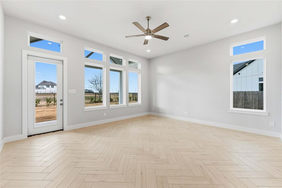 Spacious, unfurnished interior of a new home in Elyson, Katy (Image 14).