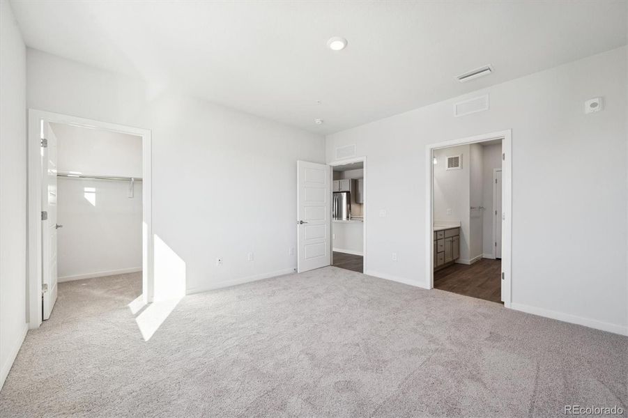 Spacious, unfurnished interior of a new home in Grand Vue at Interlocken, Broomfield (Image 9).