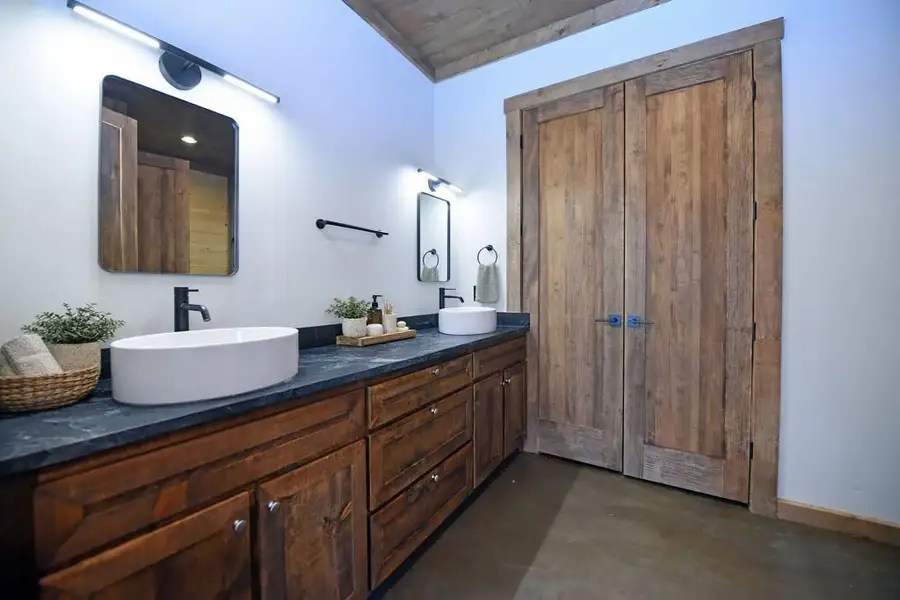 Furnished interior view inside a new home in , Blue Ridge (Image 5). Furnished interior view inside a new home in , Blue Ridge (Image 5).