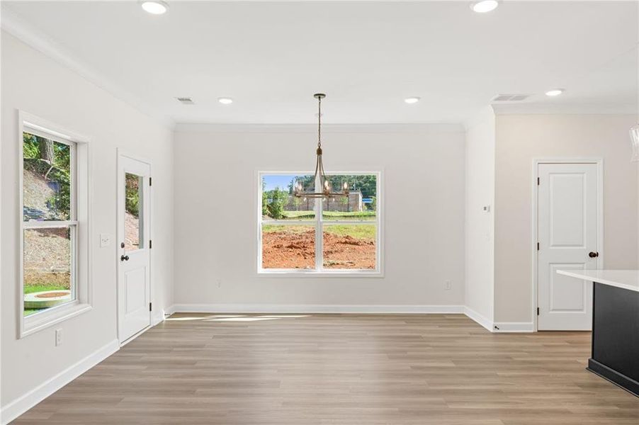 Spacious, unfurnished interior of a new home in Cherokee Township, Acworth (Image 7).