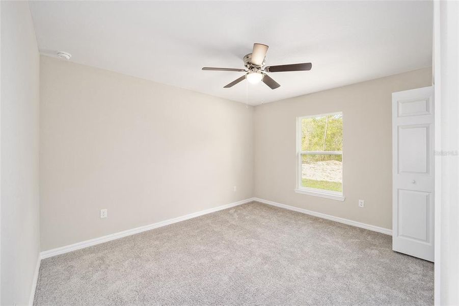 Spacious, unfurnished interior of a new home in , Citrus Springs (Image 9).