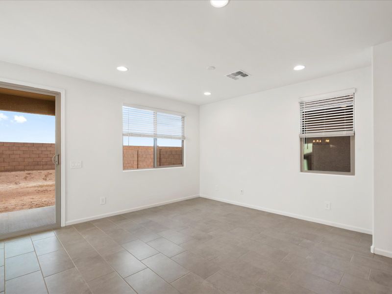 Spacious, unfurnished interior of a new home in Las Patrias at Star Valley Phase III - Premier Series, Tucson (Image 11).