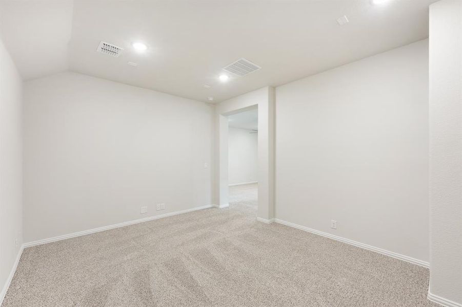 Spacious, unfurnished interior of a new home in Star Ranch, Godley (Image 16).