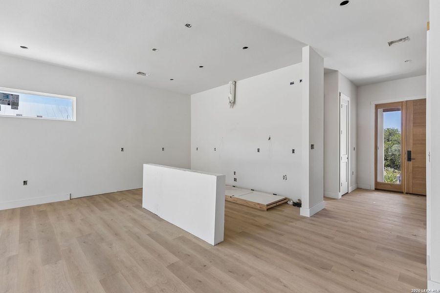 Spacious, unfurnished interior of a new home in , Horseshoe Bay (Image 20).
