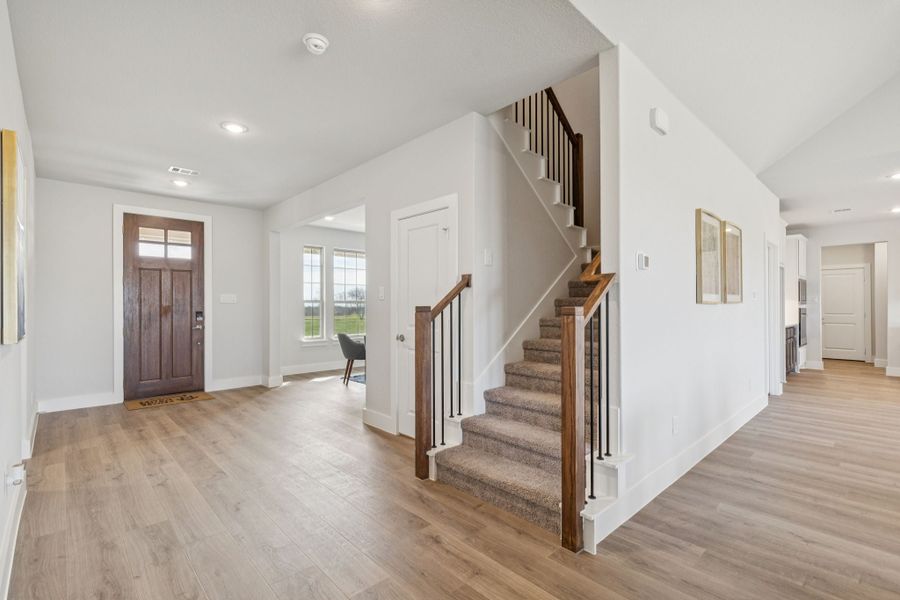 Representative unfurnished interior of a home built from the Emerson by Centre Living Homes in Lakeway Estates, Waxahachie (Image 23).