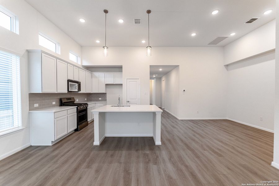 Furnished interior view inside a new home in Homestead, Schertz (Image 6).