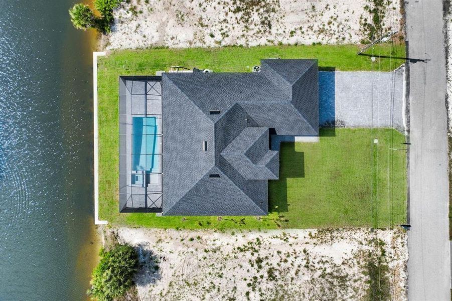 Exterior details and patio area of a home in , Cape Coral (Image 22).