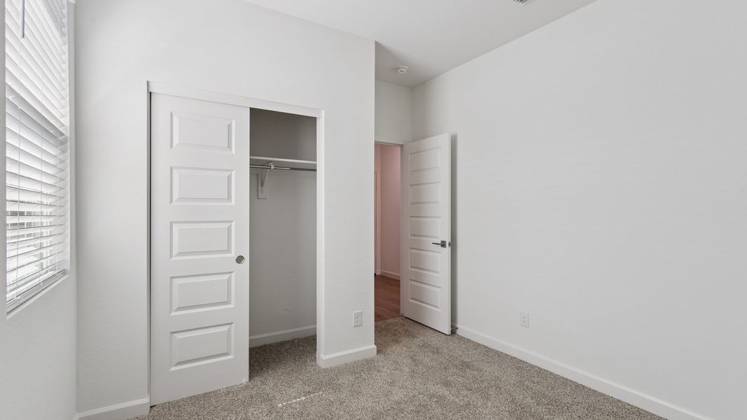 Spacious, unfurnished interior of a new home in Del Rio Ranch, Avondale (Image 26).