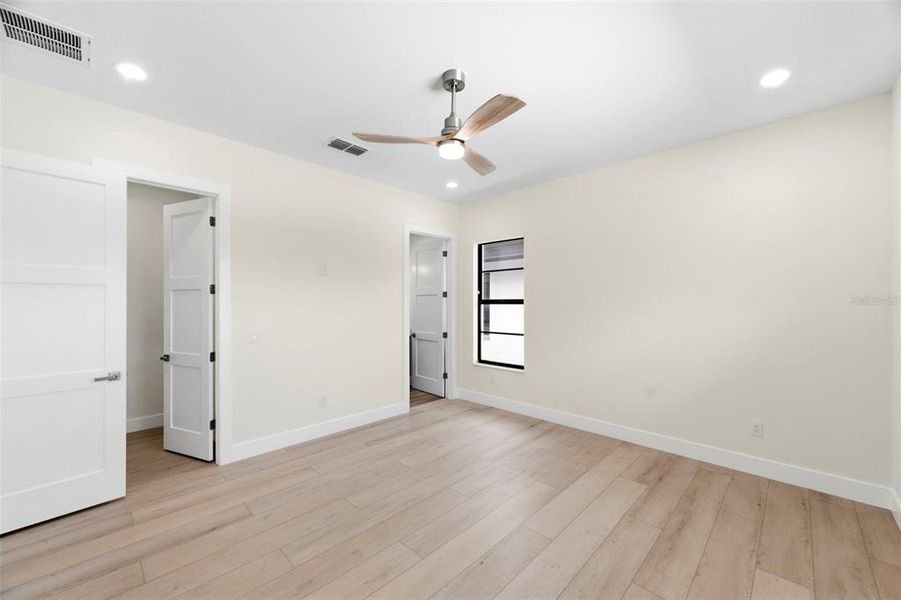 Spacious, unfurnished interior of a new home in , St. Petersburg (Image 49).