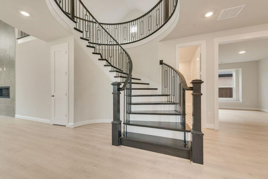 Spacious, unfurnished interior of a new home in Somercrest, Midlothian (Image 18).