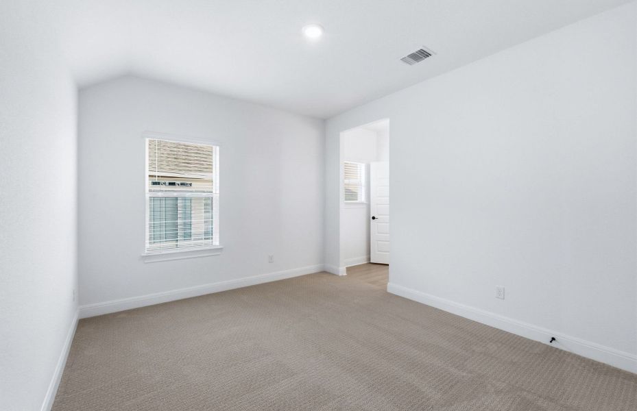 Spacious, unfurnished interior of a new home in Santa Rita Ranch, Liberty Hill (Image 39).