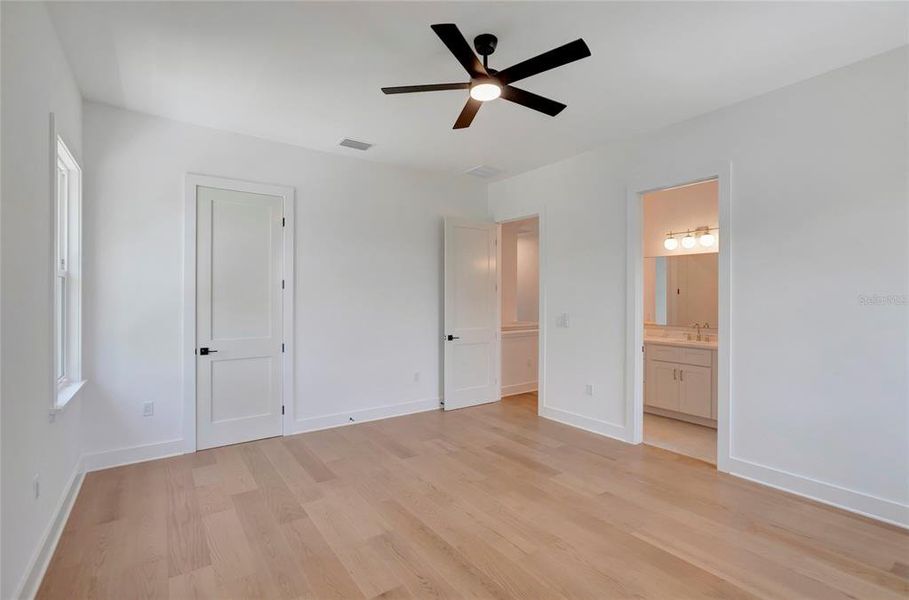 Spacious, unfurnished interior of a new home in , Tampa (Image 71).