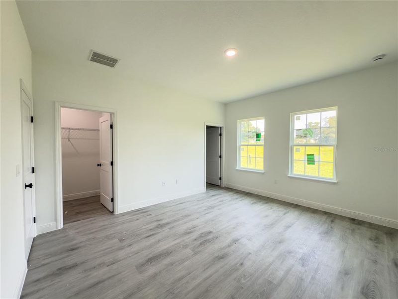 Spacious, unfurnished interior of a new home in , Ocala (Image 21).