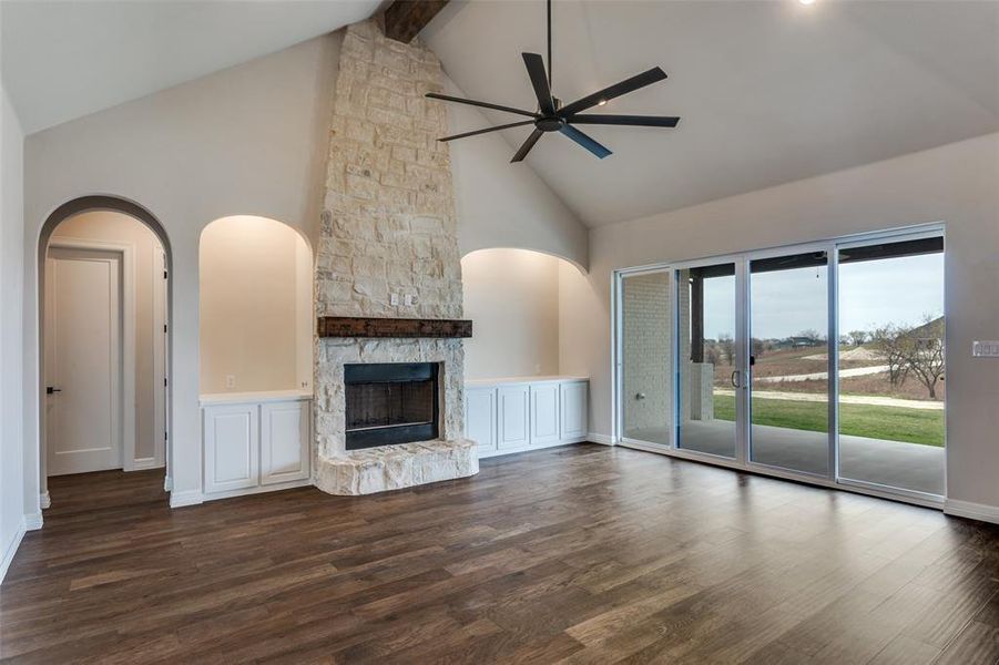 Spacious, unfurnished interior of a new home in , Aledo (Image 23).