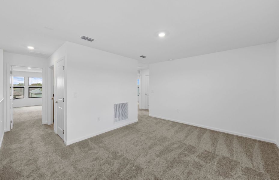 Spacious, unfurnished interior of a new home in Caloosa Cove, Labelle (Image 25).