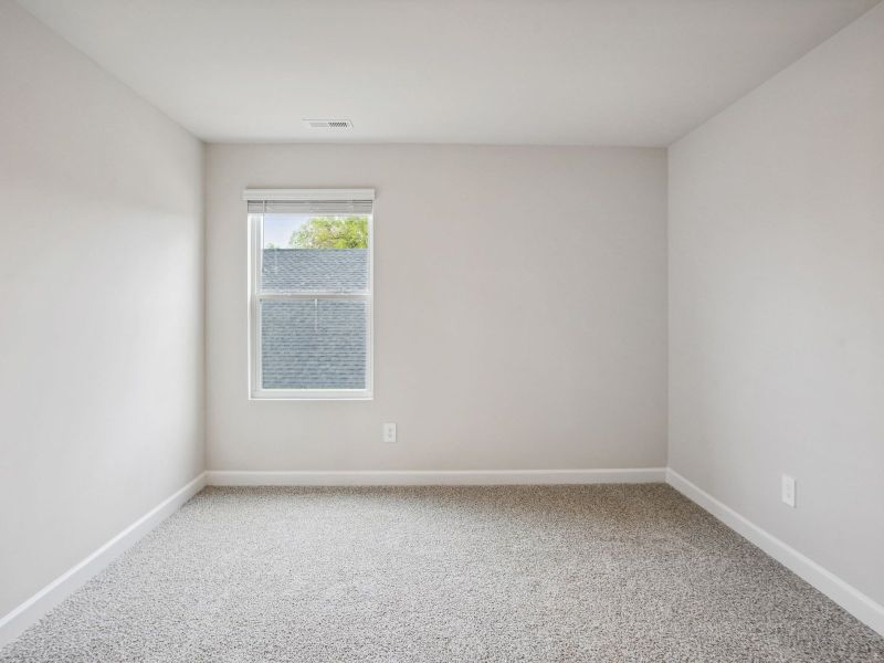 Spacious, unfurnished interior of a new home in Buffalo Ridge, Newton (Image 19).