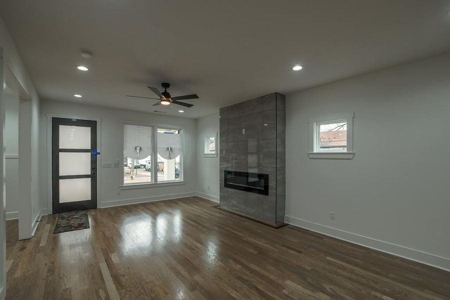 Spacious, unfurnished interior of a new home in , Atlanta (Image 27).